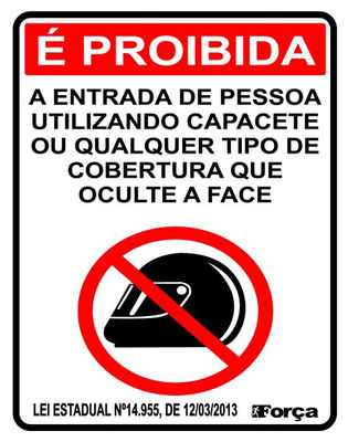 Placa proibido a entrada com capacete