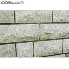 Placage mural plaq boss granit beige bande L=12.5cm Ep.20/30mm