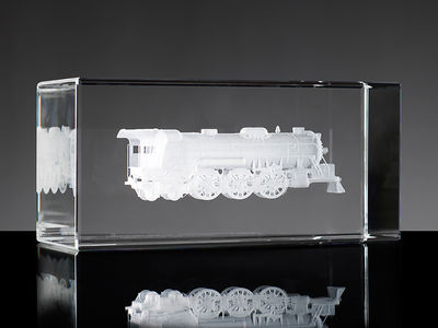 Pociąg 3D wygrawerowany w kryształowej statuetce - Zdjęcie 3