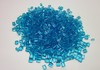Poliestireno gránulos de color azul transparente