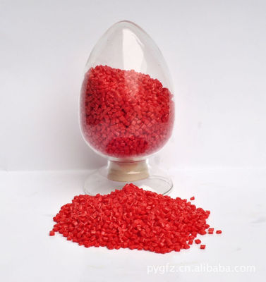 Polietilene a bassa densità di ricostituiti grani colore rosso