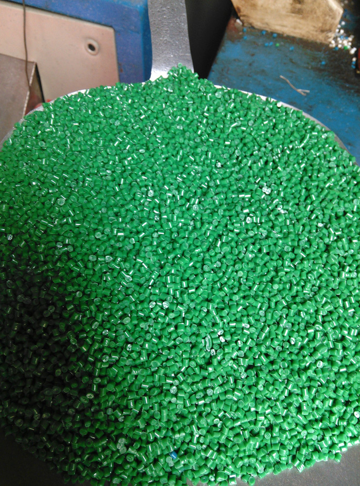 Polietileno de alta Gránulos de inyección de verde para bote de basura
