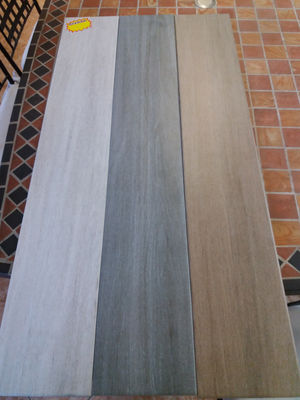 Porcelaine pour le plancher d´intérieur imitation bois 15x90