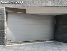 Porte de garage sectionnelle motorisée