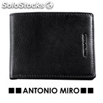 Portefeuille FAGUS de Antonio Miro en cuir. Disponible en 3 couleurs.