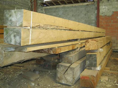 Poutres en bois , ou vieux bois , pour la restauration ou construction neuve