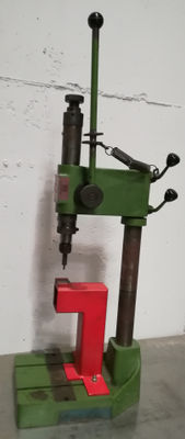 Prensa de Perforación de ojales y Remaches con Mesa de trabajo - Foto 2