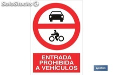 Prohibido entrada a vehículos. El diseño de la señal puede variar, pero en