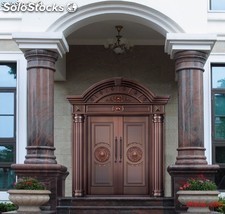 Puerta de bronce, puerta de casa