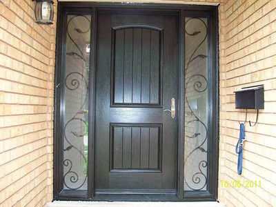 Puerta exterior de madera maciza