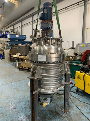 Réacteur en inox 250 litres avec demi-coquille et agitateur