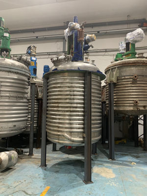 Réacteur en inox 3600 litres avec agitateur et demi-coquille