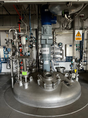 Réacteur maivisa acier inoxydable 10.000 litres avec agitateur et demi-coquille