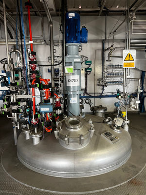 Réacteur maivisa acier inoxydable 10.000 litres avec agitation et demi-coquille
