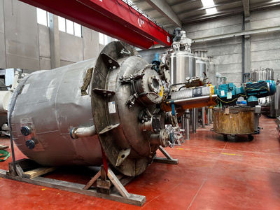 Reactor acero inoxidable 316L 6.000 litros calorifugado con agitacion y media ca