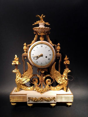 Reloj de bronce del siglo 18