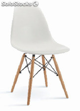Réplica Eames Eiffel DSW que cena la silla