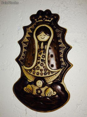 Retablo de la virgen de Guadalupe elaborado en ceramica y pintado a mano.