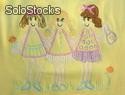 Ropa para niños - remera de algodón, escote redondo con lacito para atar, con bordado de 3 nenas
