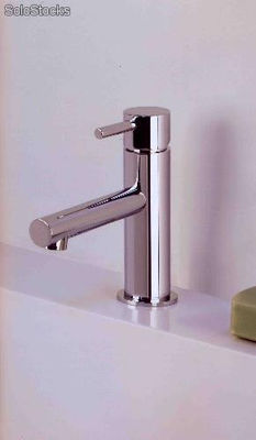 rubinetteria igienico-sanitaria:miscelatori per bagno e cucina; programma docce;