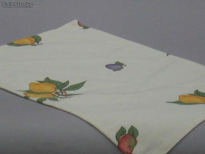 Salva toalha de mesa creme com frutas 32 x 49 cm.