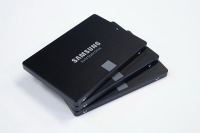 Samsung Interne SSD 850 série&amp;#39;s EVO 120g 3gb/s 3D V-nand neuf - Photo 2