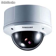 SCC-B5395 Cámara domo color antivandalica varifocal D/N, marca Samsung