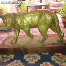 Sculpture lionne