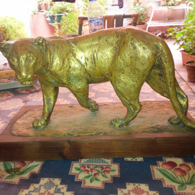 Sculpture lionne