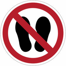 Señal EN ISO 7010 Prohibido entrar con zapatos - P024