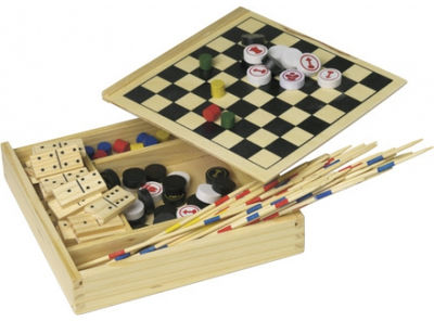 Set de 5 juegos con ajedrez, damas, dominó, mikado y parchís en caja de madera.