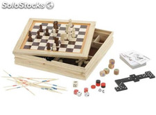 Set de juegos 7 en 1. En caja de madera con base en terciopelo.