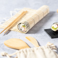 Set de sushi de 5 piezas fabricado en bambú