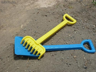Set pala y rastrillo de plástico para la playa infantil