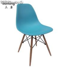 silla Eames con madera legs (replica del diseño)