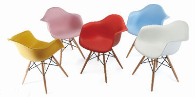 Silla Eames DAW para comedor