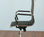 Silla oficina ecopiel negra alta Aluminium Eames - Foto 3