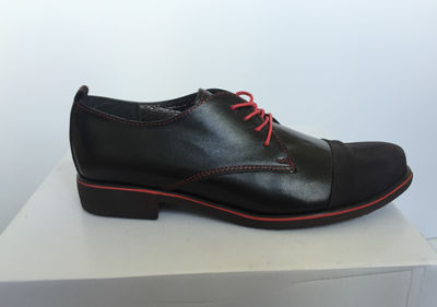 Skórzane buty typu oksfordki z czerwonymi akcentami Luciano 520 - Zdjęcie 2
