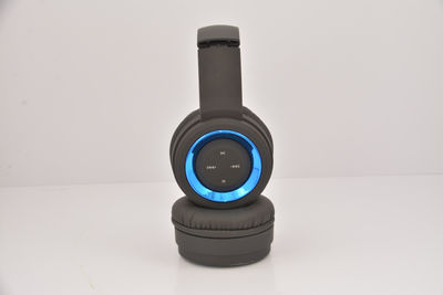 Słuchawki Bluetooth 4.2, czytnik kart micro SD, radio FM, wbudowany mikrofon - Zdjęcie 2