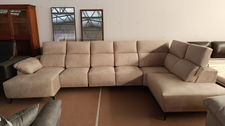 Sofa rinconera con chaiselongue y terminal color beige