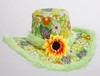Sombrero flores con pelo verde