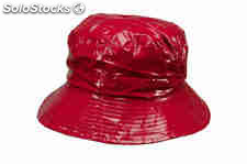 Sombrero impermeable rojo