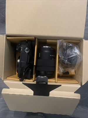 Sony alpha A6400 mirrorless digital camera with 18-135MM lens - Photo 2