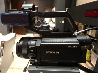 Sony pxw X70 full hd xdcam handheld camcorder