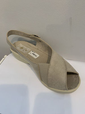 Sprzedam II gatunek pantofle ,klapki ,sandały pakowane 12 par w kartonie mix