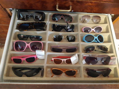 stock 200 occhiali bambini sole varie marche e modelli