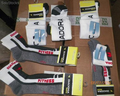 Stock 90 000 chaussettes