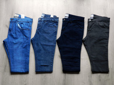 stock Abbigliamento jeans - Foto 2