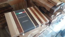 Stock di 100 taglieri in legno di faggio, varie misure, da 20x33x2 a 30x45x4 cm