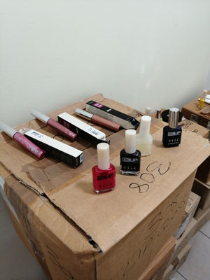 Stock di articoli di make up made in italy - Foto 4